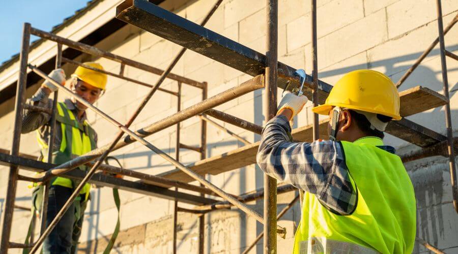 Professional gutter cleaning in Farmersville, IL